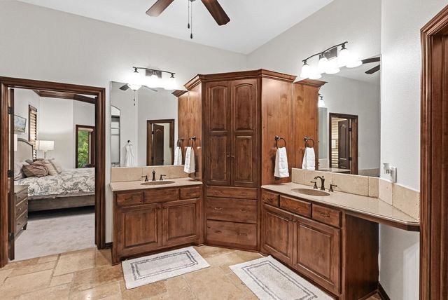 918 E Lakecrest Dr, Andover, KS 67002