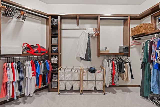 918 E Lakecrest Dr, Andover, KS 67002