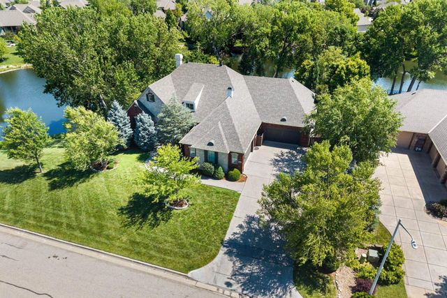 918 E Lakecrest Dr, Andover, KS 67002