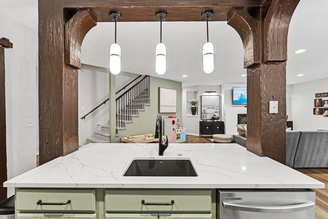 918 E Lakecrest Dr, Andover, KS 67002