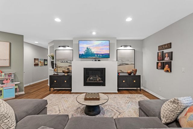 918 E Lakecrest Dr, Andover, KS 67002