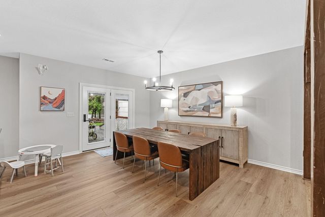 918 E Lakecrest Dr, Andover, KS 67002