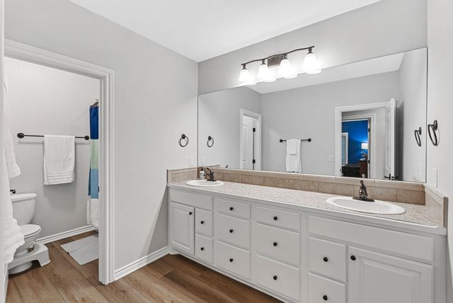 918 E Lakecrest Dr, Andover, KS 67002