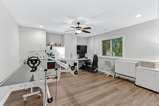 918 E Lakecrest Dr, Andover, KS 67002