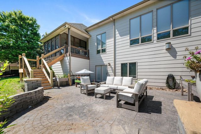 918 E Lakecrest Dr, Andover, KS 67002