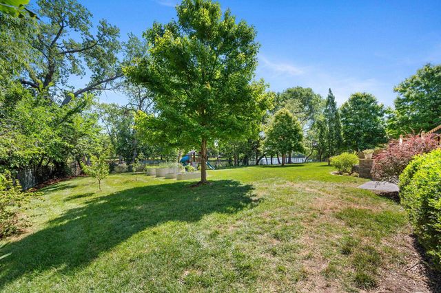 918 E Lakecrest Dr, Andover, KS 67002