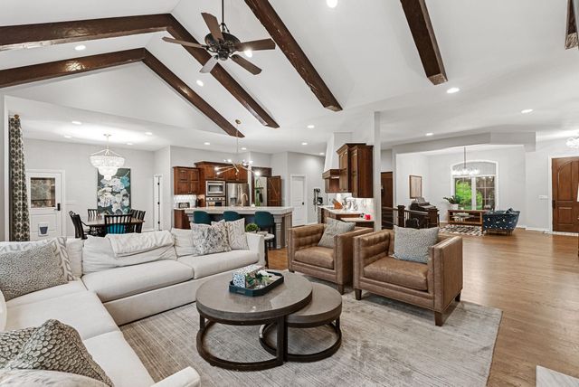 918 E Lakecrest Dr, Andover, KS 67002