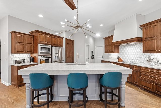 918 E Lakecrest Dr, Andover, KS 67002