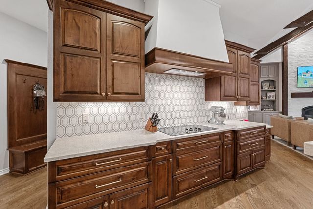 918 E Lakecrest Dr, Andover, KS 67002