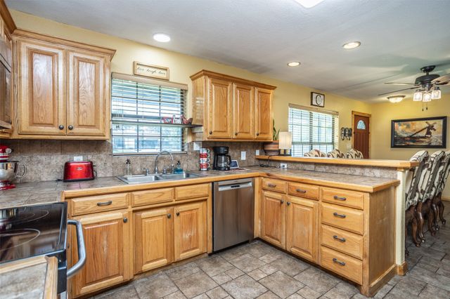 291 Old Spanish Trail, Valley View, TX 76272