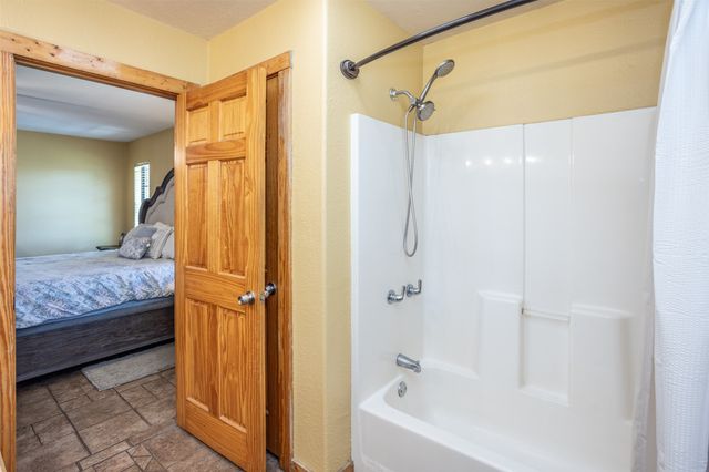 291 Old Spanish Trail, Valley View, TX 76272