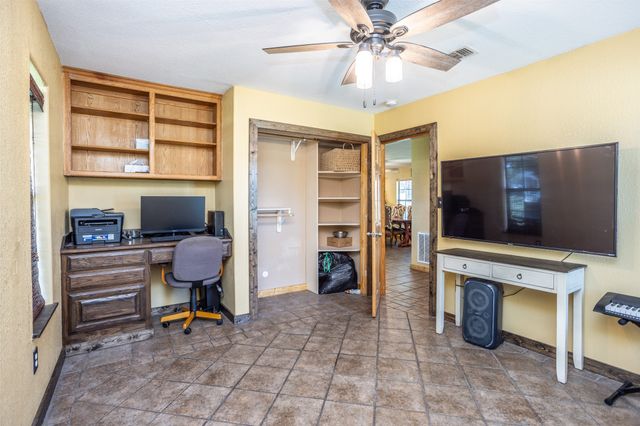 291 Old Spanish Trail, Valley View, TX 76272