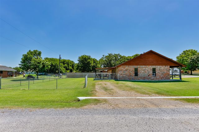 291 Old Spanish Trail, Valley View, TX 76272