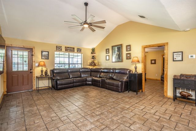 291 Old Spanish Trail, Valley View, TX 76272