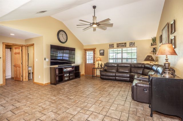 291 Old Spanish Trail, Valley View, TX 76272