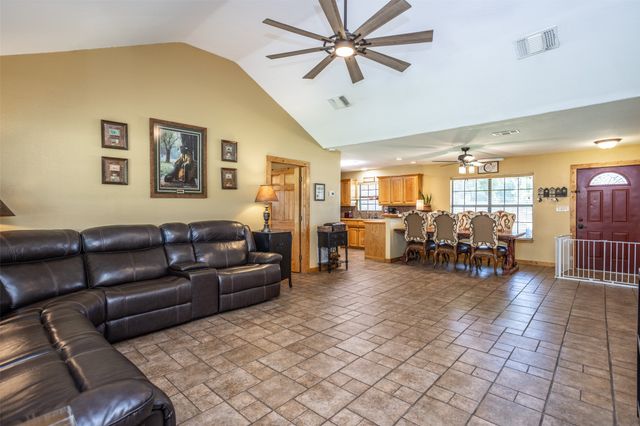291 Old Spanish Trail, Valley View, TX 76272