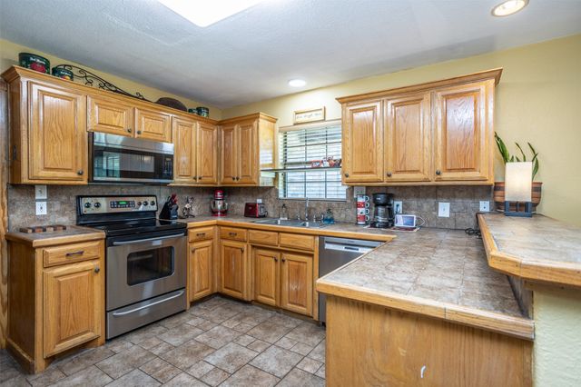 291 Old Spanish Trail, Valley View, TX 76272