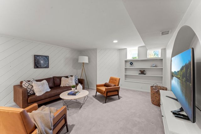 505 Holly Avenue, Saint Paul, MN 55102