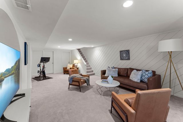 505 Holly Avenue, Saint Paul, MN 55102