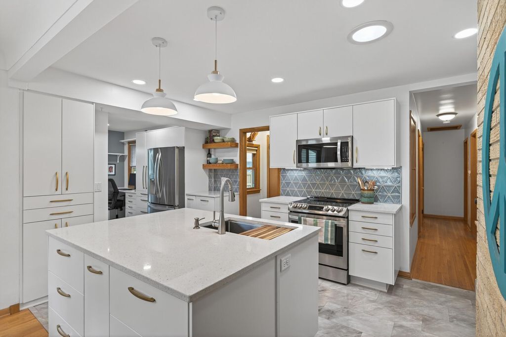 1323 Seminole Avenue, West Saint Paul, MN 55118