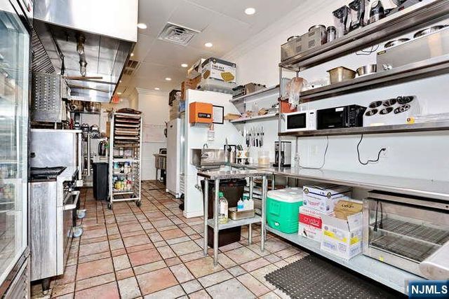 39 Godwin Avenue 39, Ridgewood, NJ 07450