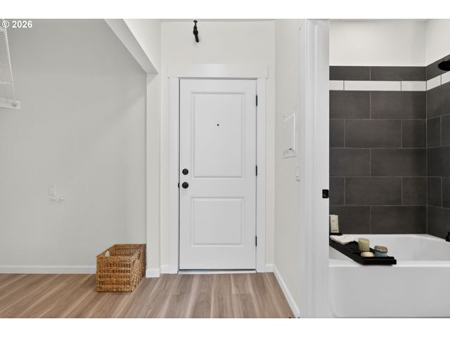 708 N KILLINGSWORTH St 11, Portland, OR 97217