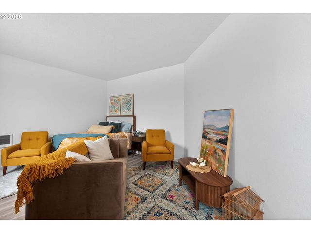 708 N KILLINGSWORTH St 11, Portland, OR 97217