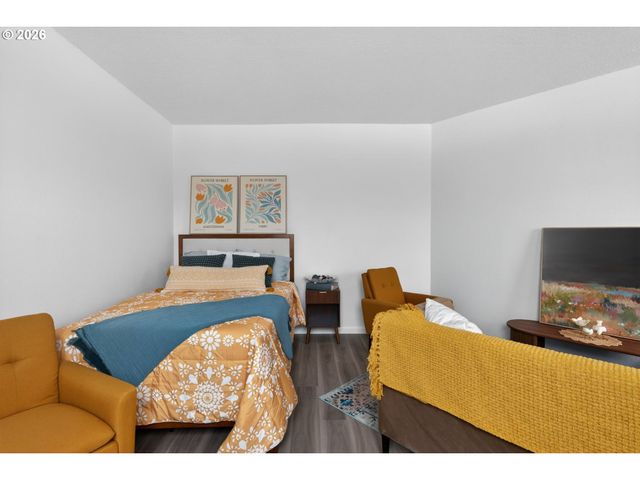 708 N KILLINGSWORTH St 11, Portland, OR 97217