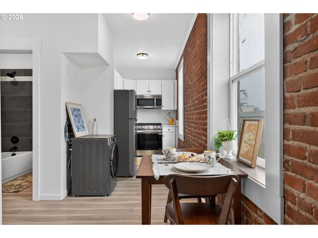 708 N KILLINGSWORTH St 11, Portland, OR 97217