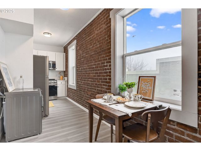 708 N KILLINGSWORTH St 11, Portland, OR 97217