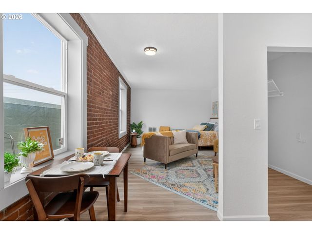 708 N KILLINGSWORTH St 11, Portland, OR 97217