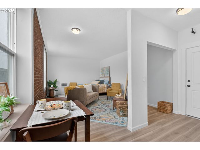 708 N KILLINGSWORTH St 11, Portland, OR 97217