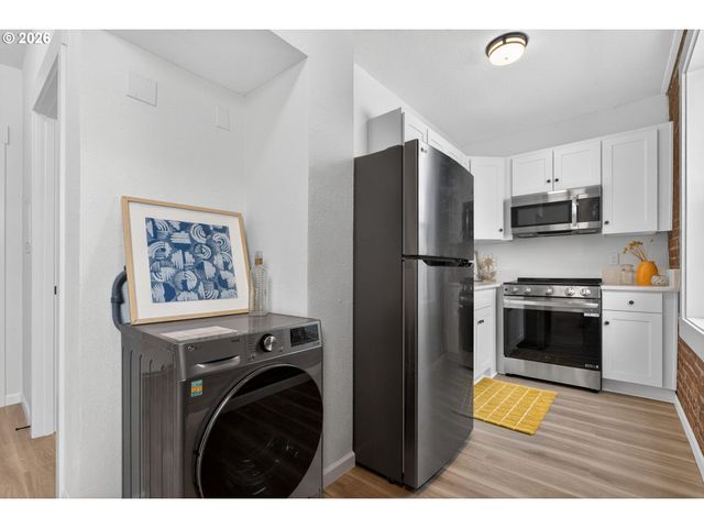 708 N KILLINGSWORTH St 11, Portland, OR 97217