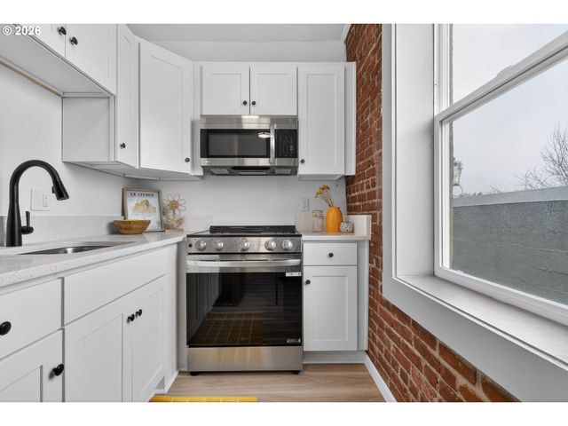 708 N KILLINGSWORTH St 11, Portland, OR 97217