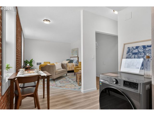 708 N KILLINGSWORTH St 11, Portland, OR 97217