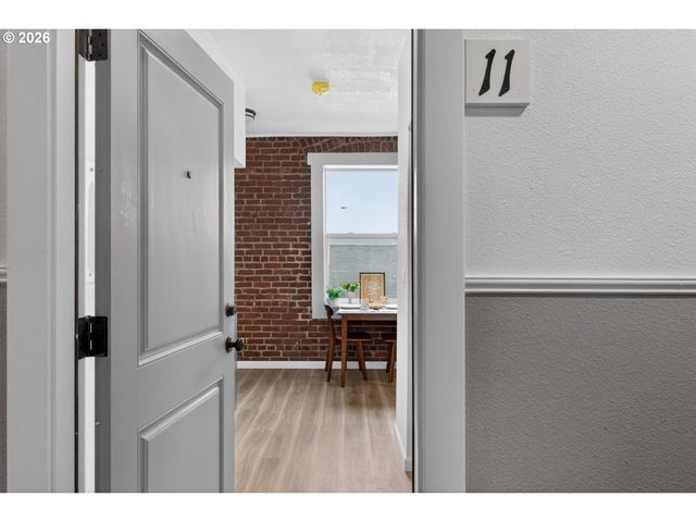 708 N KILLINGSWORTH St 11, Portland, OR 97217