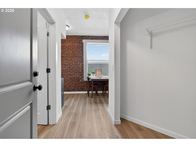 708 N KILLINGSWORTH St 11, Portland, OR 97217