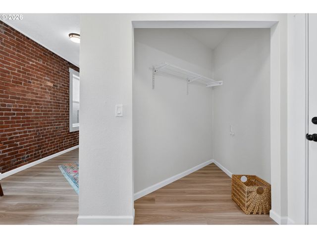 708 N KILLINGSWORTH St 11, Portland, OR 97217