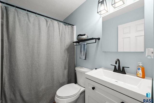 4304 W Mesa Pass Pass, Sioux Falls, SD 57106