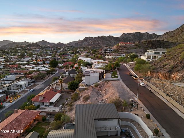 7040 N 23RD Place 104, Phoenix, AZ 85020