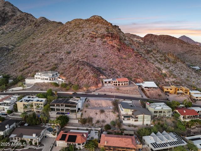 7040 N 23RD Place 104, Phoenix, AZ 85020