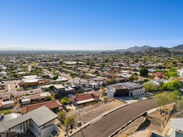 7040 N 23RD Place 104, Phoenix, AZ 85020