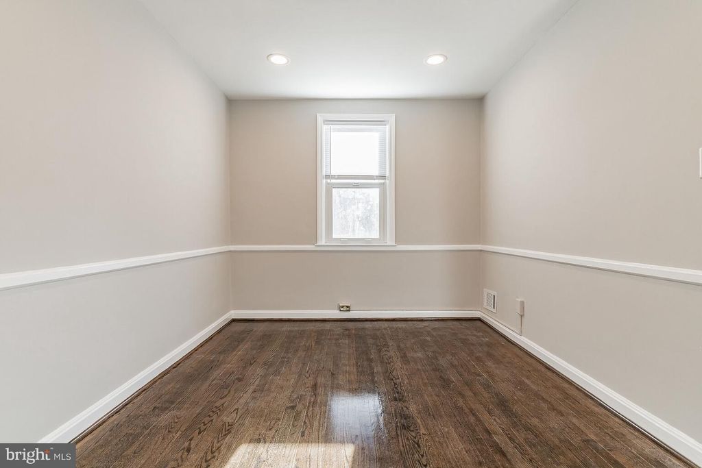 Image 3 of property listing at 413 ROGERS AVE, Glen Burnie, MD 21060