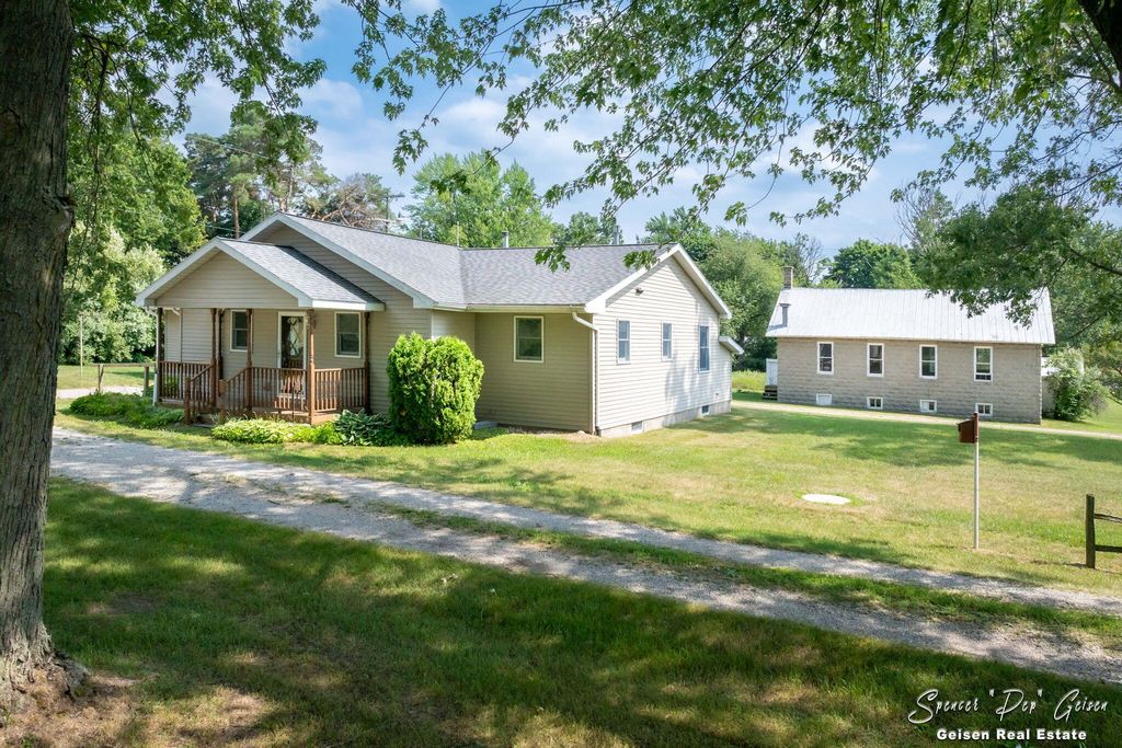 7961 W Sidney Road, Montcalm Twp, MI 48838