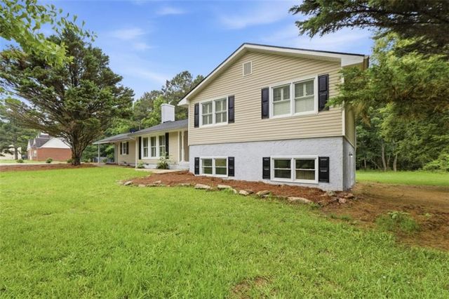 76 Willis Road, Molena, GA 30258
