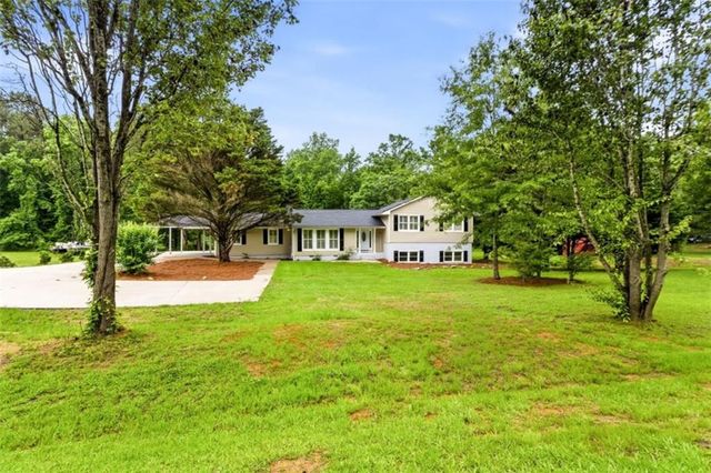 76 Willis Road, Molena, GA 30258