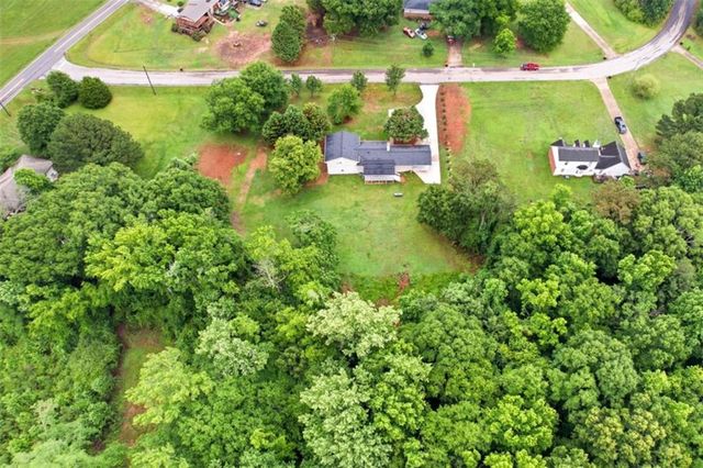 76 Willis Road, Molena, GA 30258