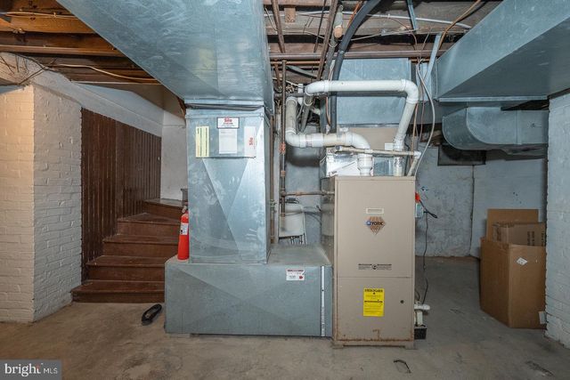 6323 SHERWOOD RD, Philadelphia, PA 19151