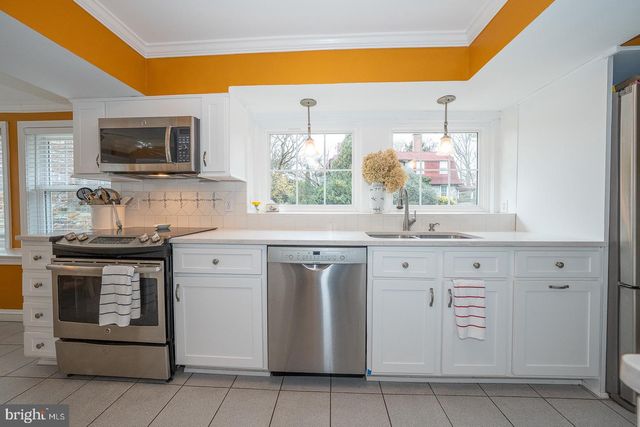 6323 SHERWOOD RD, Philadelphia, PA 19151