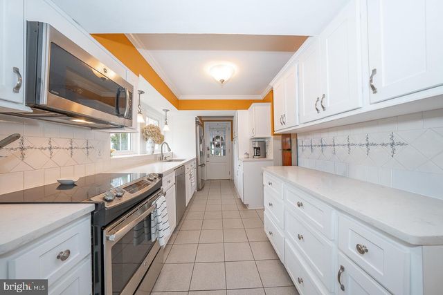 6323 SHERWOOD RD, Philadelphia, PA 19151